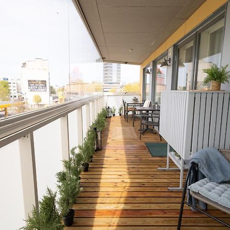 Stella'S Apartment - City Center - Free Secure Parking - Big Sun Terrace - Air Conditioning - Wifi - Tram To The Tallinn Bus Station And Old Town Bagian luar foto