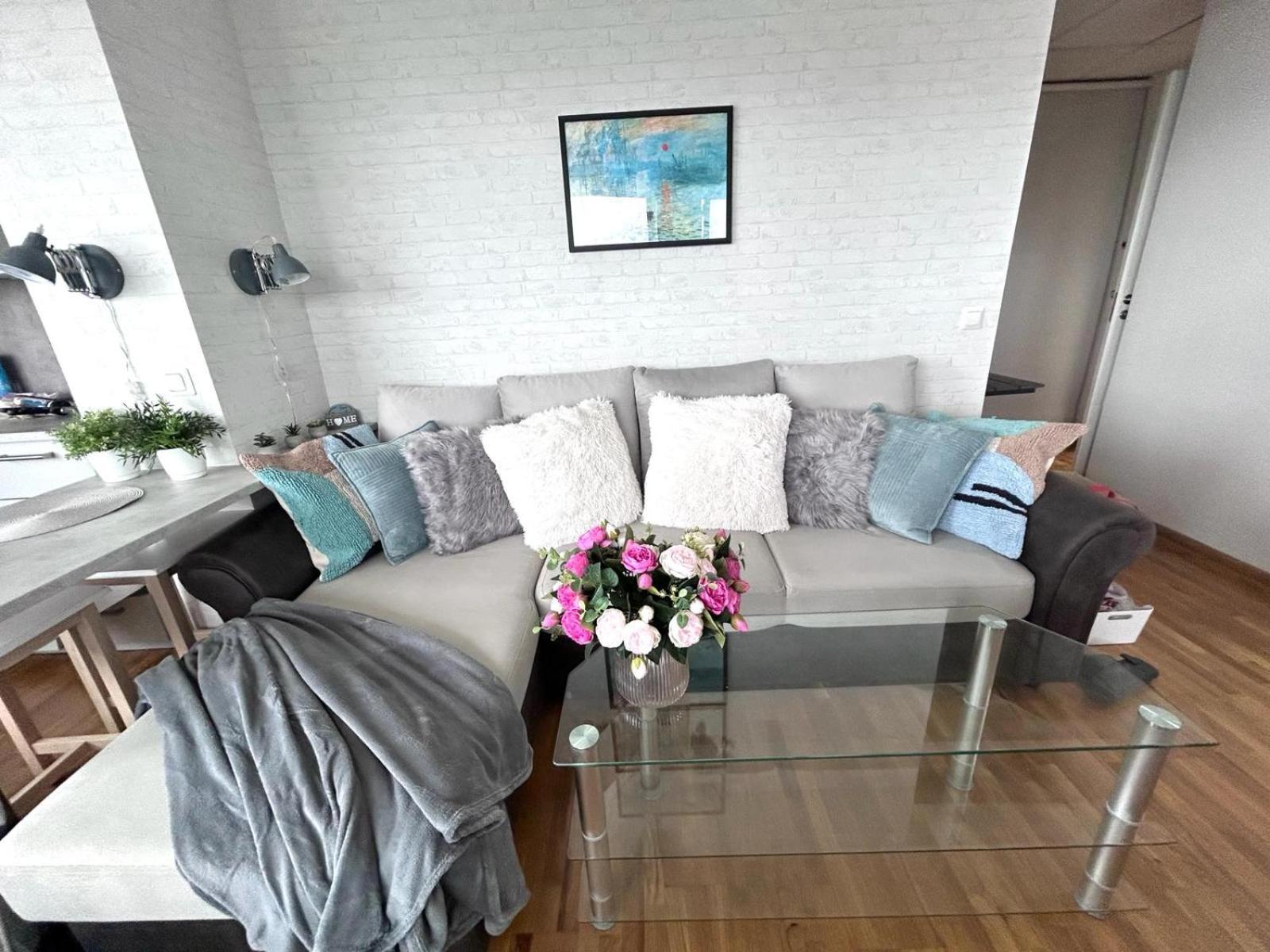 Stella'S Apartment - City Center - Free Secure Parking - Big Sun Terrace - Air Conditioning - Wifi - Tram To The Tallinn Bus Station And Old Town Bagian luar foto