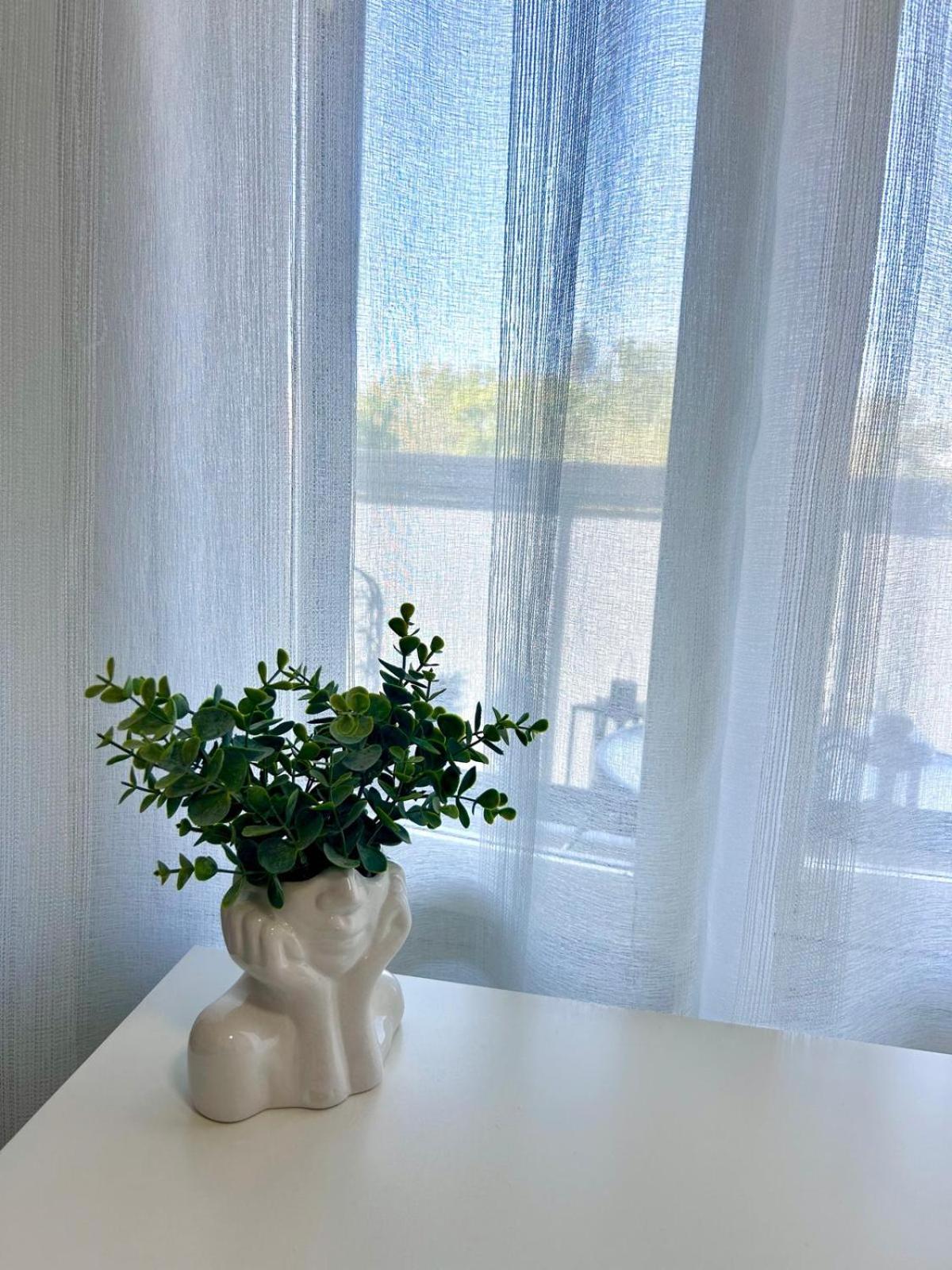 Stella'S Apartment - City Center - Free Secure Parking - Big Sun Terrace - Air Conditioning - Wifi - Tram To The Tallinn Bus Station And Old Town Bagian luar foto