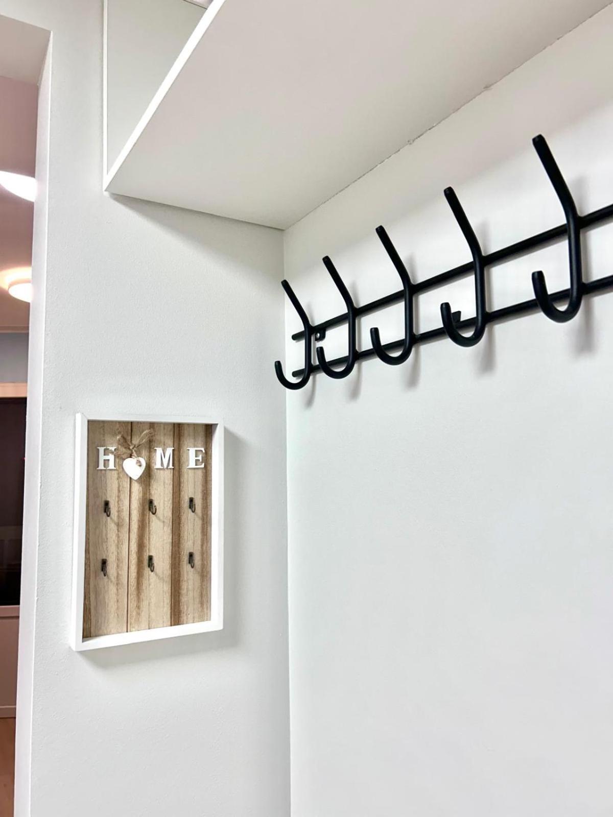 Stella'S Apartment - City Center - Free Secure Parking - Big Sun Terrace - Air Conditioning - Wifi - Tram To The Tallinn Bus Station And Old Town Bagian luar foto