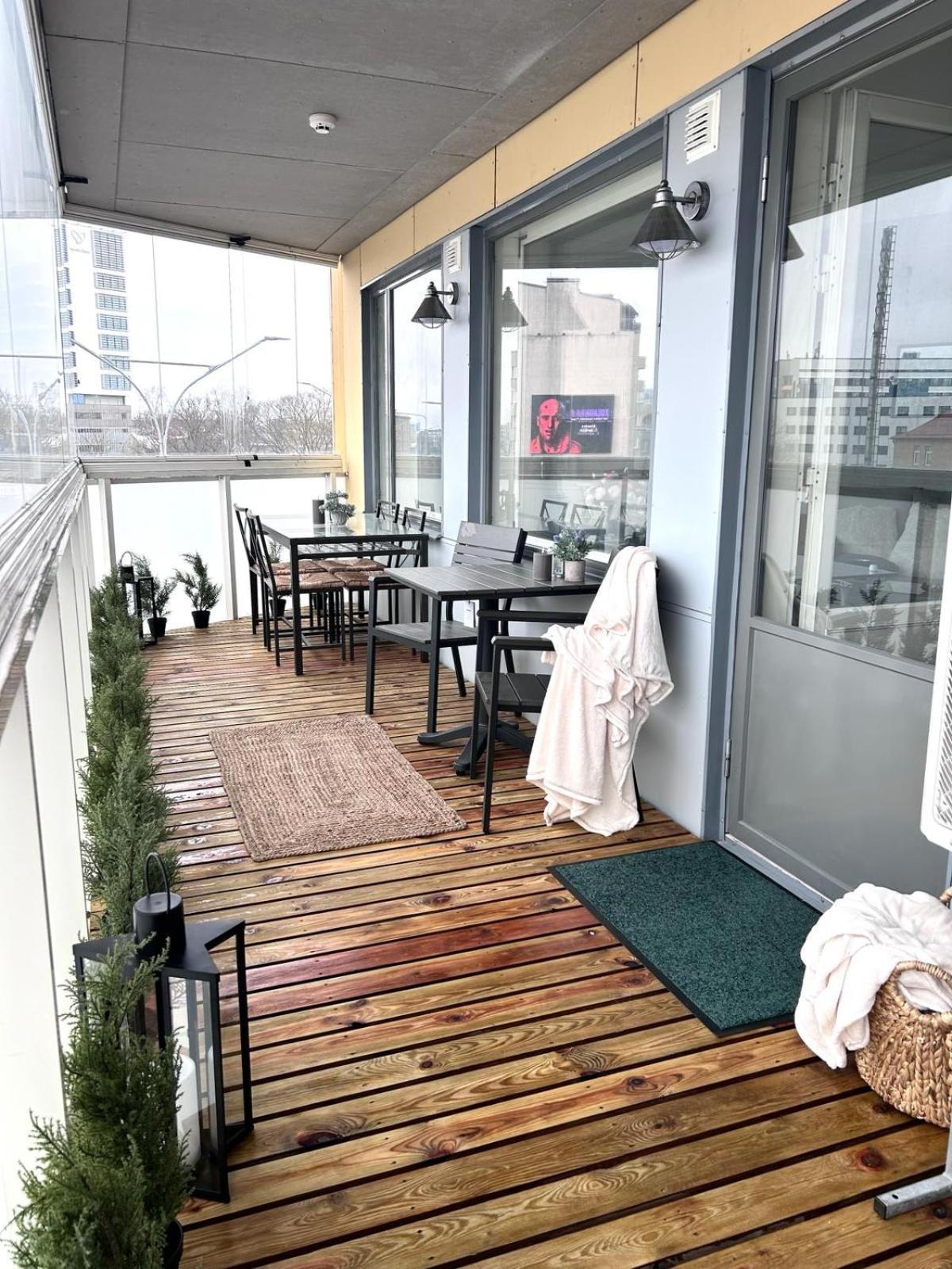 Stella'S Apartment - City Center - Free Secure Parking - Big Sun Terrace - Air Conditioning - Wifi - Tram To The Tallinn Bus Station And Old Town Bagian luar foto