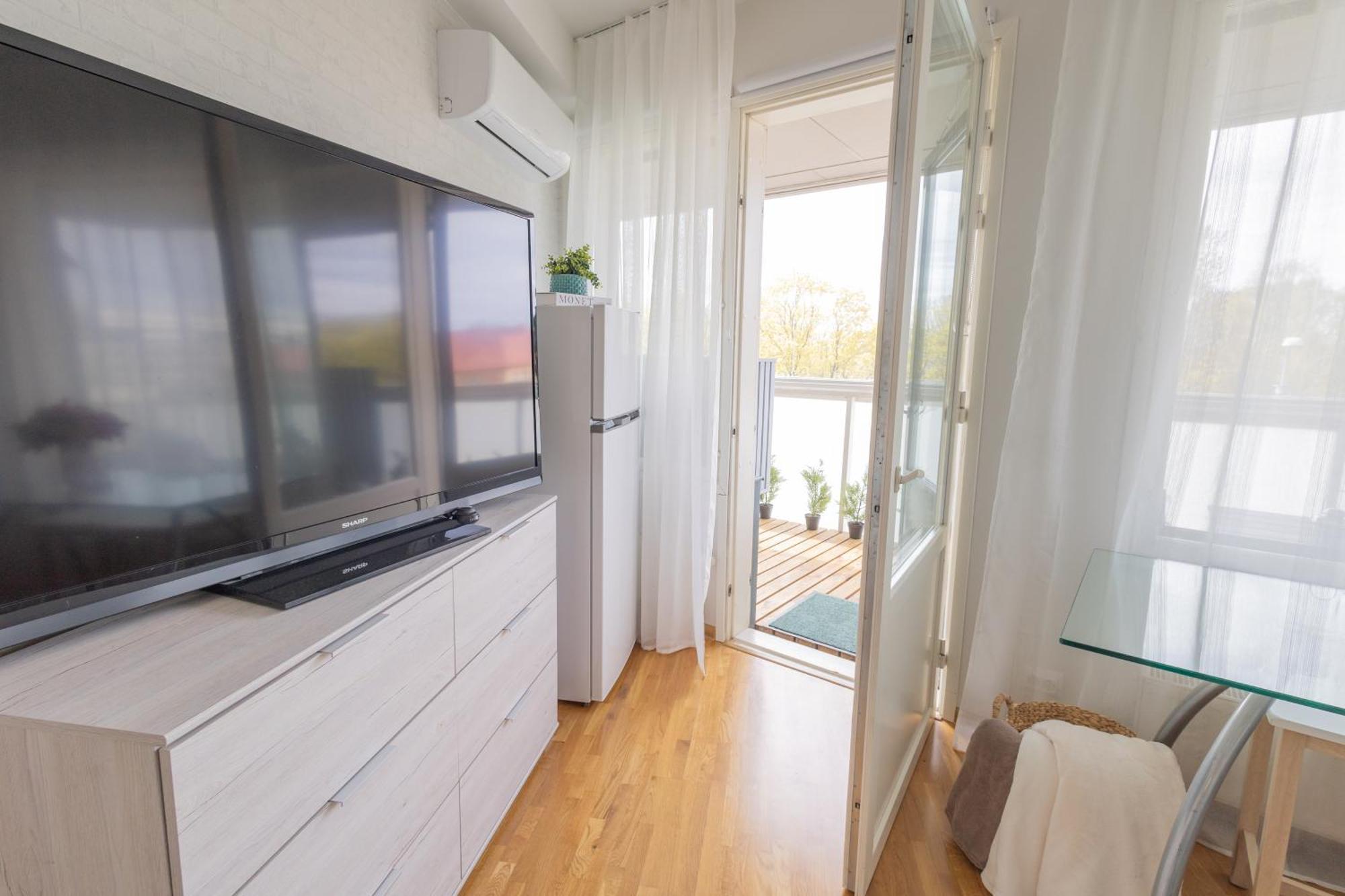 Stella'S Apartment - City Center - Free Secure Parking - Big Sun Terrace - Air Conditioning - Wifi - Tram To The Tallinn Bus Station And Old Town Bagian luar foto