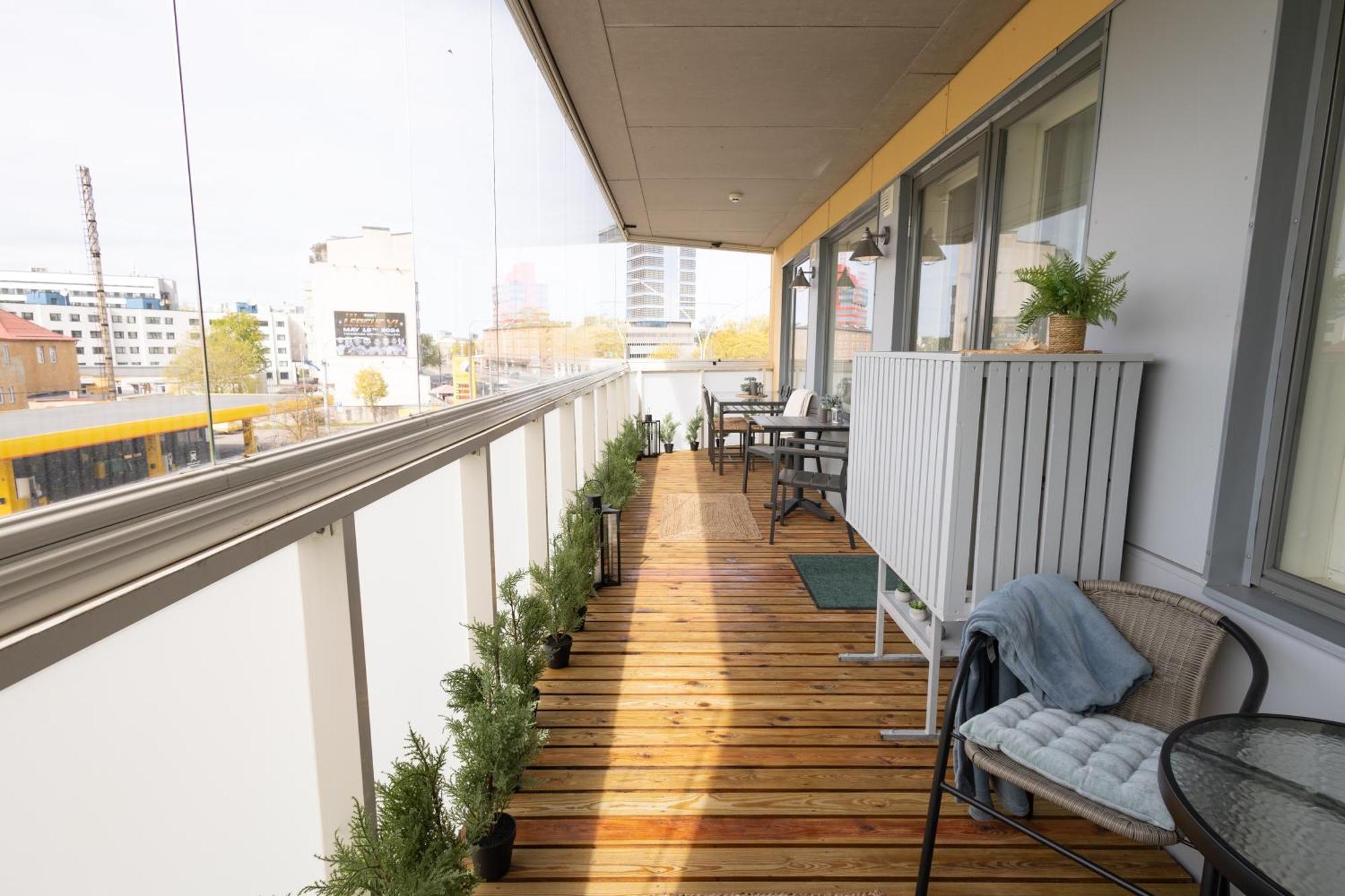 Stella'S Apartment - City Center - Free Secure Parking - Big Sun Terrace - Air Conditioning - Wifi - Tram To The Tallinn Bus Station And Old Town Bagian luar foto
